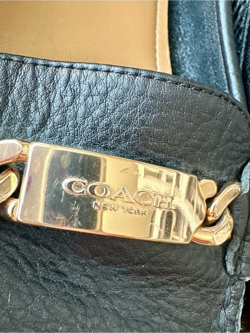 COACH "Olive" Black Pebbled Leather Loafers Flats Gold Chain Hardware Size 9B - Picture 3 of 16